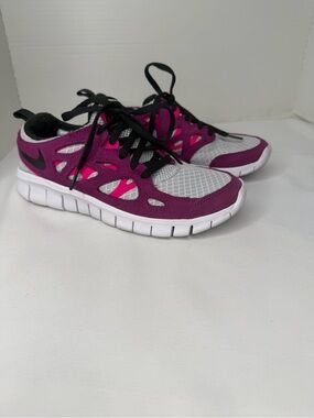 Nike Free Run 2 GS Girls Sneakers In Sangria/Pink Sneakers. Size 4.5 Y